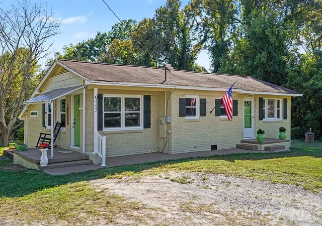 Single family home for sale at 925 Oak Grv Rd, Kings Mountain, NC 28086 | MLS# 4437434