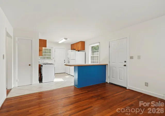 Photo 3 of House for sale at 2500 Shamrock Dr, Charlotte, NC 28205 | MLS# 4437450 | Listing updated on 2026-10-30