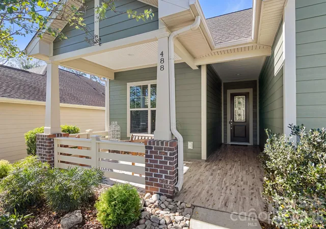 Photo 1 of Single family home for sale at 488 Flt Rock Dr, Denver, NC 28037 | MLS# 4437456 | Listing updated on 2026-10-28
