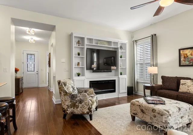 Photo 3 of Single family home for sale at 488 Flt Rock Dr, Denver, NC 28037 | MLS# 4437456 | Listing updated on 2026-10-28