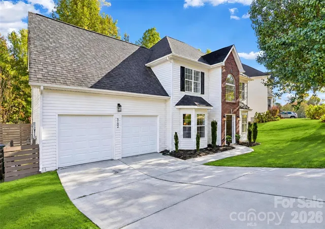 Photo 2 of Single family home for sale at 5102 Eagle Crk Dr, Charlotte, NC 28269 | MLS# 4437464 | Listing updated on 2026-10-30