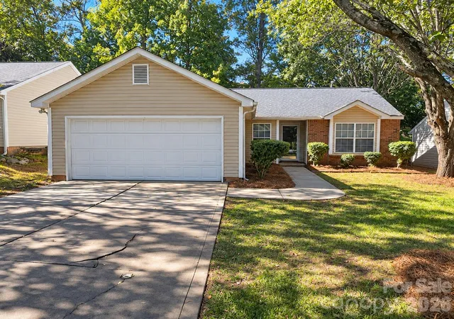 Photo 1 of Sale Pending at 537 Kingville Dr, Charlotte, NC 28213 | MLS# 4437465 | Listing updated on 2026-10-25