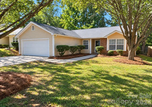 Photo 1 of Sale Pending at 537 Kingville Dr, Charlotte, NC 28213 | MLS# 4437465 | Listing updated on 2026-10-25