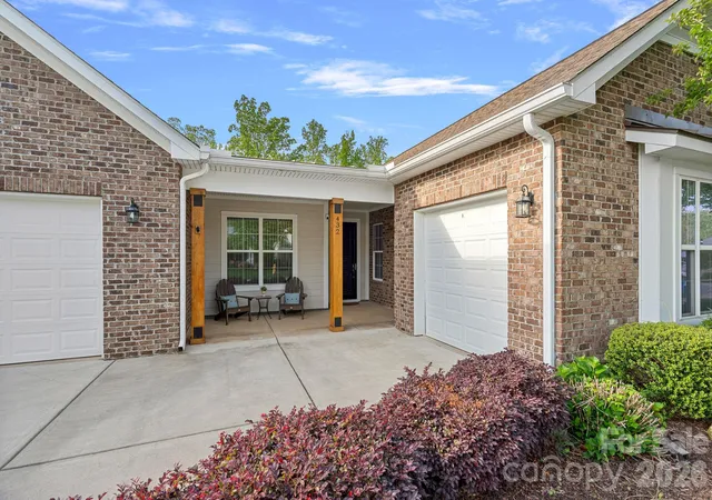 Photo 3 of Single family home for sale at 432 Granite Lake Ct, Denver, NC 28037 | MLS# 4437472 | Listing updated on 2026-10-28