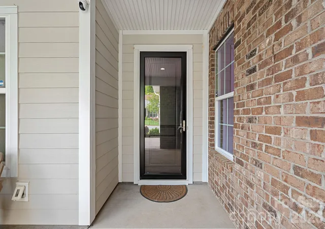Photo 4 of Single family home for sale at 432 Granite Lake Ct, Denver, NC 28037 | MLS# 4437472 | Listing updated on 2026-10-28