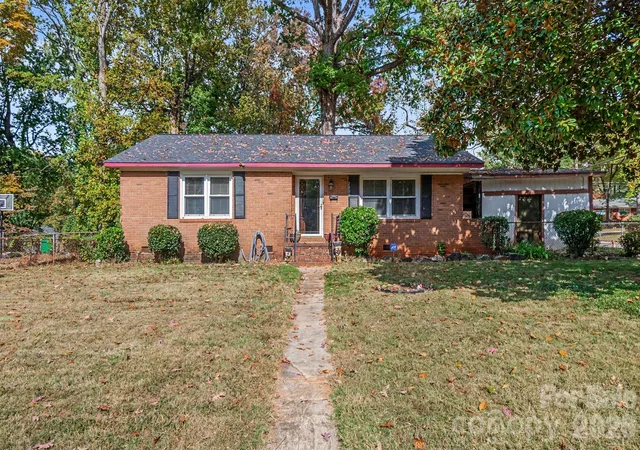 Single family home for sale at 2800 Parkmont Dr, Charlotte, NC 28208 | MLS# 4437486