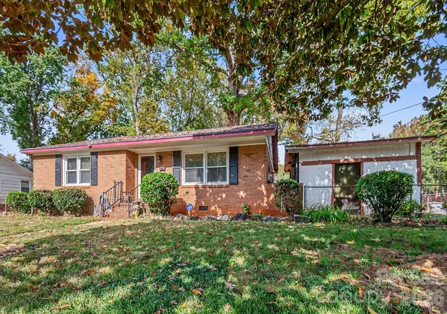 Photo 2 of Single family home for sale at 2800 Parkmont Dr, Charlotte, NC 28208 | MLS# 4437486 | Listing updated on 2026-10-30