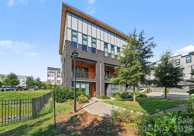 Photo 2 of Townhouse for sale at 2531 Irwin Strm Rd, Charlotte, NC 28208 | MLS# 4437499 | Listing updated on 2026-10-28