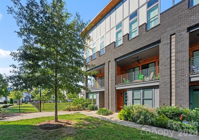 Photo 4 of Townhouse for sale at 2531 Irwin Strm Rd, Charlotte, NC 28208 | MLS# 4437499 | Listing updated on 2026-10-28