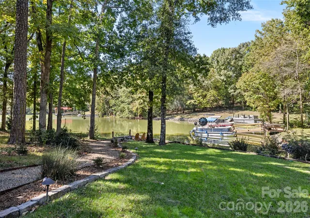 Photo 1 of Single family home for sale at 4 Thornwood Ln, Clover, SC 29710 | MLS# 4437501 | Listing updated on 2026-10-24