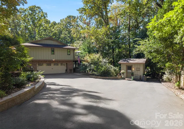 Photo 3 of Single family home for sale at 4 Thornwood Ln, Clover, SC 29710 | MLS# 4437501 | Listing updated on 2026-10-24