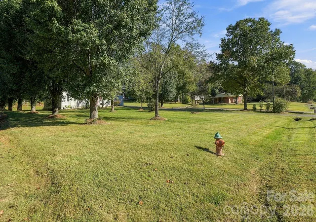 Photo 4 of Single family home for sale at 1295 Creekwood Dr, Morganton, NC 28655 | MLS# 4437508 | Listing updated on 2026-10-27