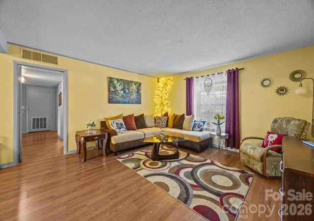 Listing Photo 2 - Condo for sale in building located at 2638 Park Rd, Charlotte, NC 28209 - Unit #G