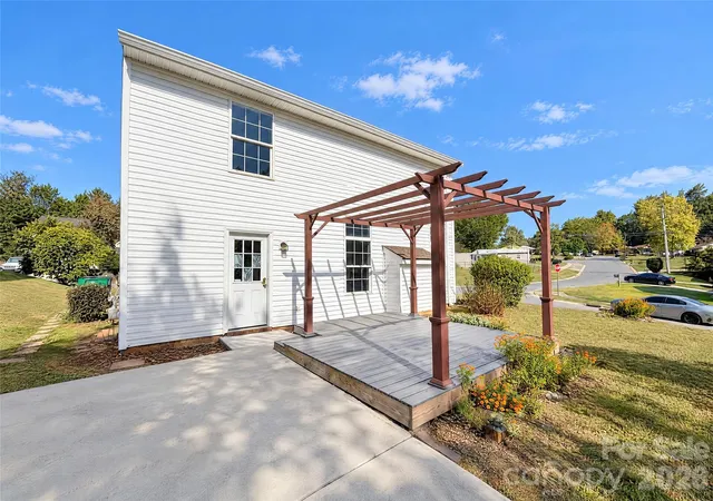 Photo 4 of Single family home for sale at 3512 Braden Dr, Charlotte, NC 28216 | MLS# 4437523 | Listing updated on 2026-10-26