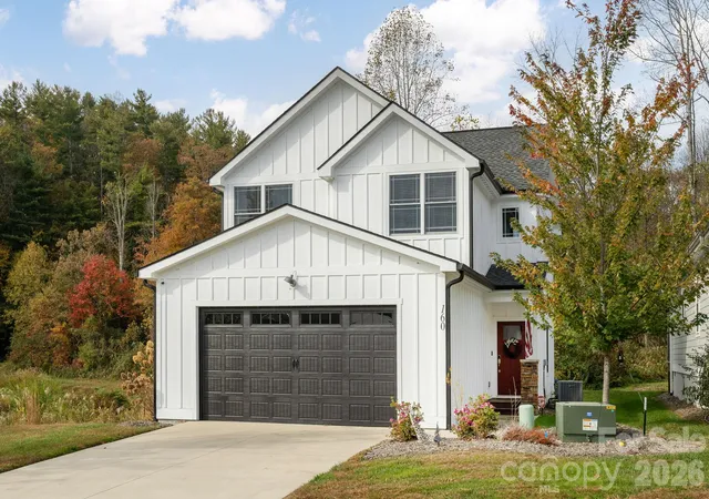 Photo 1 of Single family home for sale at 160 Leyland Cir, Hendersonville, NC 28792 | MLS# 4437574 | Listing updated on 2026-10-31