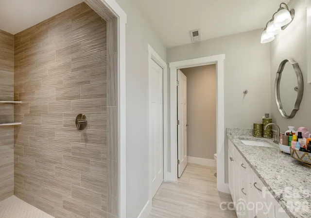 Photo 2 of Single family home for sale at 160 Leyland Cir, Hendersonville, NC 28792 | MLS# 4437574 | Listing updated on 2026-10-31