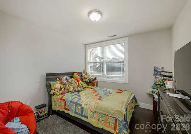 Photo 3 of Single family home for sale at 160 Leyland Cir, Hendersonville, NC 28792 | MLS# 4437574 | Listing updated on 2026-10-31