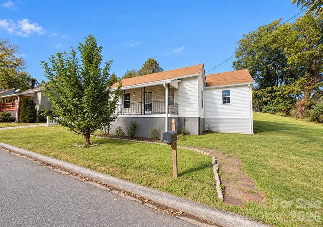 Photo 1 of Single family home for sale at 166 7th Street, Marion, NC 28752 | MLS# 4437594 | Listing updated on 2026-10-24