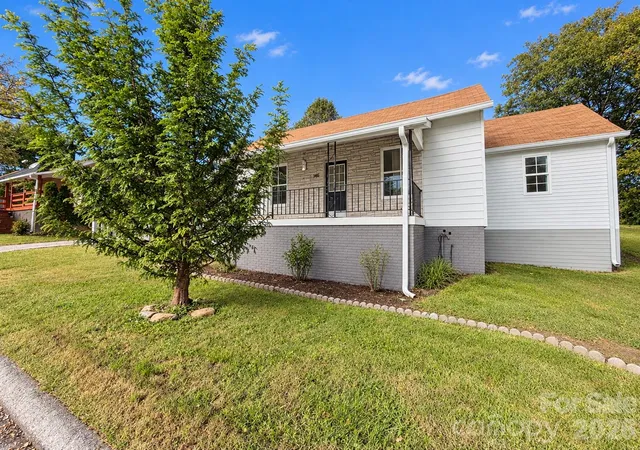 Photo 2 of Single family home for sale at 166 7th Street, Marion, NC 28752 | MLS# 4437594 | Listing updated on 2026-10-24