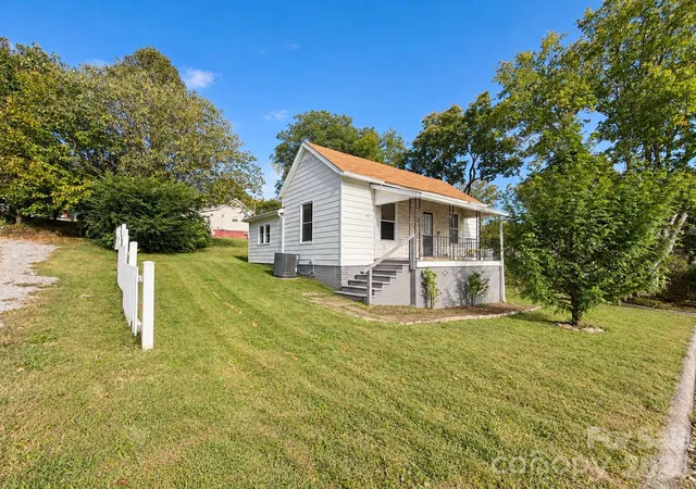 Photo 3 of Single family home for sale at 166 7th Street, Marion, NC 28752 | MLS# 4437594 | Listing updated on 2026-10-24