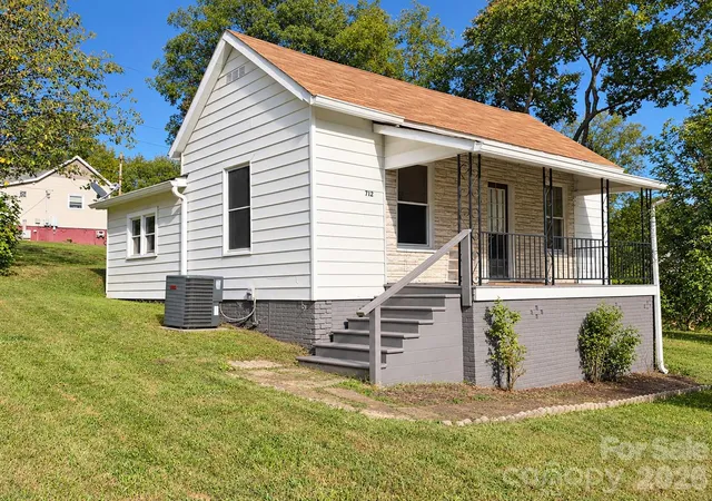 Photo 3 of Single family home for sale at 166 7th Street, Marion, NC 28752 | MLS# 4437594 | Listing updated on 2026-10-24
