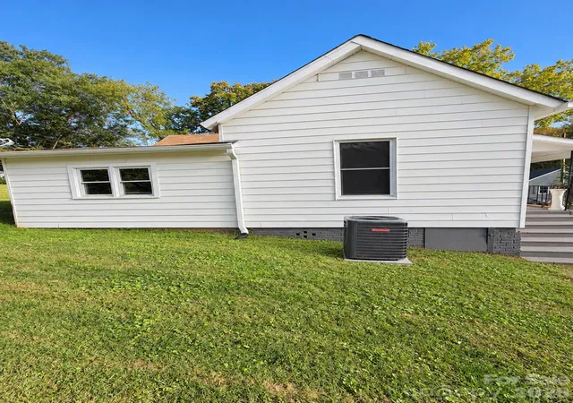 Photo 4 of Single family home for sale at 166 7th Street, Marion, NC 28752 | MLS# 4437594 | Listing updated on 2026-10-24