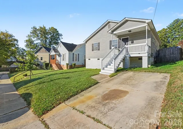 Photo 2 of Single family home for sale at 1521 Sumter Ave, Charlotte, NC 28208 | MLS# 4437610 | Listing updated on 2026-10-28