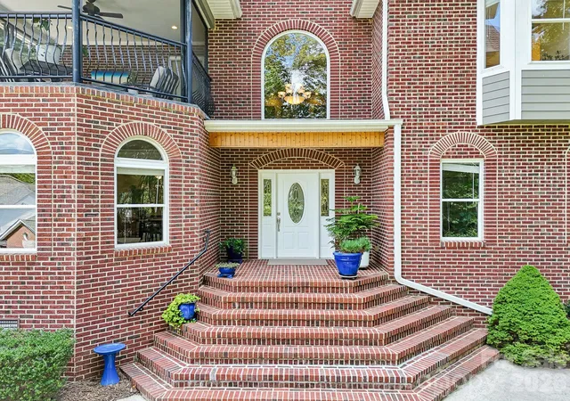 Photo 3 of Single family home for sale at 15 Madelyn Ln, Fairview, NC 28730 | MLS# 4437619 | Listing updated on 2026-10-25