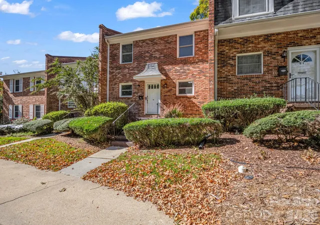 Listing Photo 1 - Condo for sale in building located at 1409 Kensington Rd, Hendersonville, NC 28791 - Unit #B-3