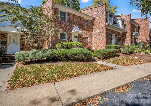 Listing Photo 3 - Condo for sale in building located at 1409 Kensington Rd, Hendersonville, NC 28791 - Unit #B-3