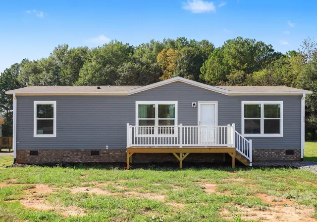 Photo 2 of Single family home for sale at 806 Eagleview Ln, Lawndale, NC 28090 | MLS# 4437623 | Listing updated on 2026-10-24