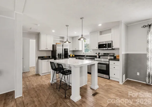 Photo 3 of Single family home for sale at 806 Eagleview Ln, Lawndale, NC 28090 | MLS# 4437623 | Listing updated on 2026-10-24