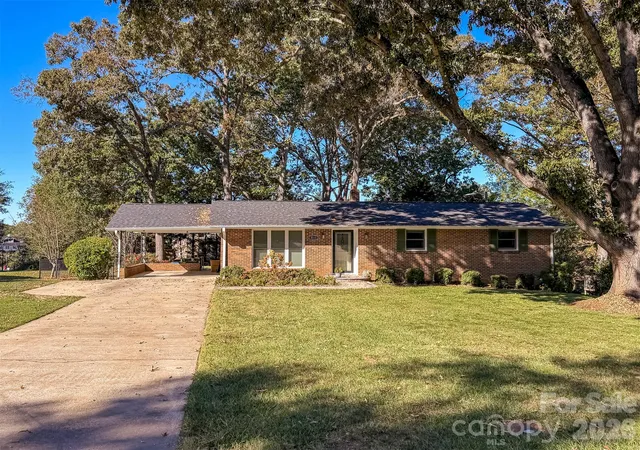 Photo 1 of Single family home for sale at 3211 7th Street Dr Ne, Hickory, NC 28601 | MLS# 4437627 | Listing updated on 2026-10-26