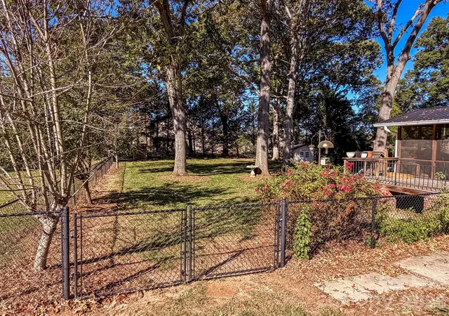 Photo 3 of Single family home for sale at 3211 7th Street Dr NE, Hickory, NC 28601 | MLS# 4437627 | Listing updated on 2026-10-26