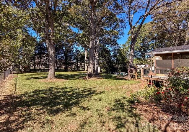 Photo 4 of Single family home for sale at 3211 7th Street Dr NE, Hickory, NC 28601 | MLS# 4437627 | Listing updated on 2026-10-26