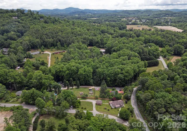 Photo 3 of Single family home for sale at 22 Mcminn Rd, Hendersonville, NC 28792 | MLS# 4437639 | Listing updated on 2026-10-28