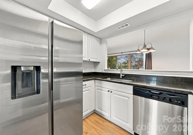 Photo 4 of Condo for sale at 9401 Vicksburg Park Ct, Charlotte, NC 28210 | MLS# 4437656 | Listing updated on 2026-10-30