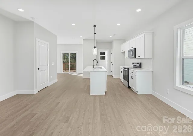 Photo 4 of Single family home for sale at 1433 10th Avenue SW, Hickory, NC 28602 | MLS# 4437663 | Listing updated on 2026-10-28