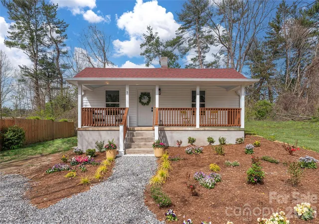 Photo 1 of Single family home for sale at 5 White Ave, Asheville, NC 28803 | MLS# 4437673 | Listing updated on 2026-10-25
