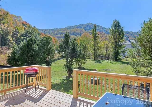 Photo 2 of Single family home for sale at 179 Jonathan Crk Rd, Waynesville, NC 28785 | MLS# 4437674 | Listing updated on 2026-10-25