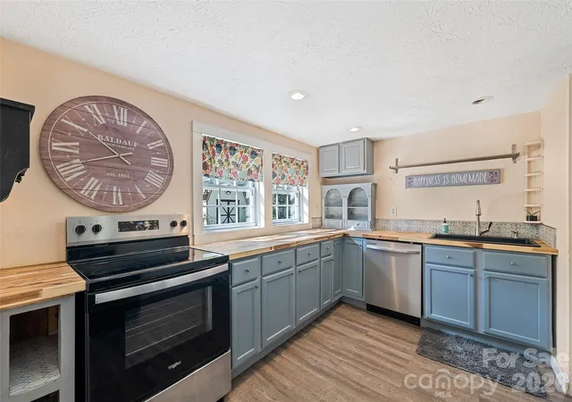 Photo 3 of Single family home for sale at 179 Jonathan Crk Rd, Waynesville, NC 28785 | MLS# 4437674 | Listing updated on 2026-10-25