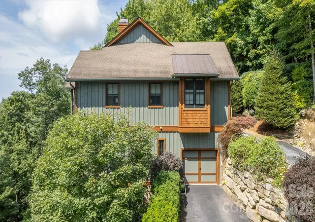 Photo 1 of Single family home for sale at 715 View Point Rd, Highlands, NC 28741 | MLS# 4437679 | Listing updated on 2026-10-29