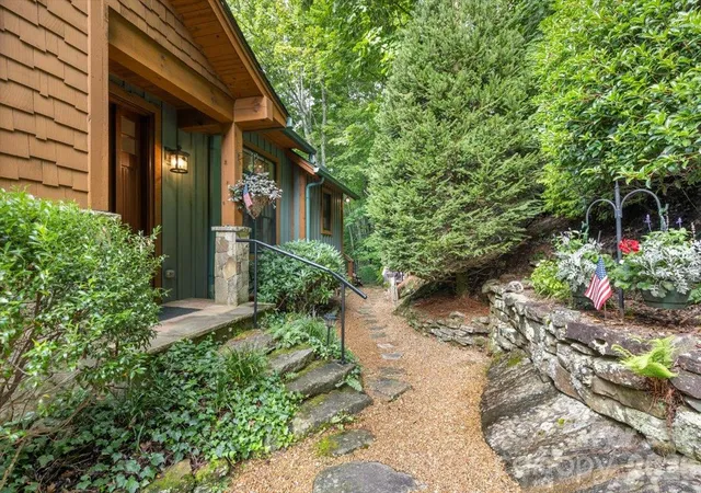 Photo 2 of Single family home for sale at 715 View Point Rd, Highlands, NC 28741 | MLS# 4437679 | Listing updated on 2026-10-29