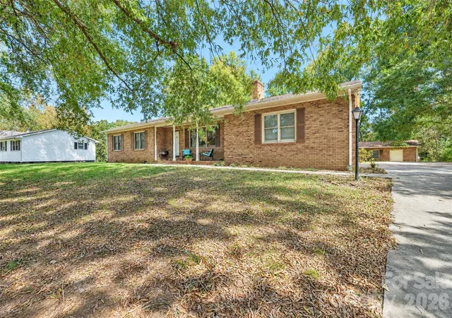 Photo 2 of Single family home for sale at 206 Bleynat St, Valdese, NC 28690 | MLS# 4437681 | Listing updated on 2026-10-27
