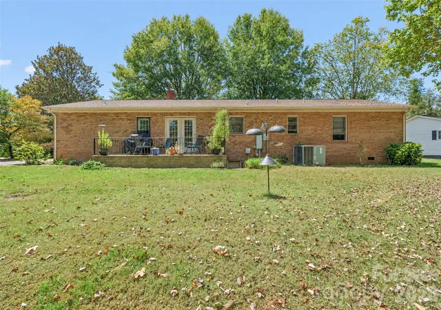 Photo 4 of Single family home for sale at 206 Bleynat St, Valdese, NC 28690 | MLS# 4437681 | Listing updated on 2026-10-27