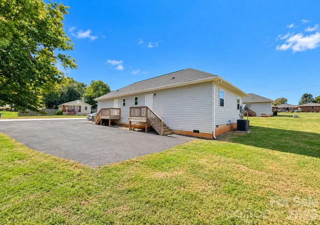 Photo 3 of House for sale at 1212, 1214 1216 1218 Alexander St, Statesville, NC 28677 | MLS# 4437691 | Listing updated on 2026-10-29