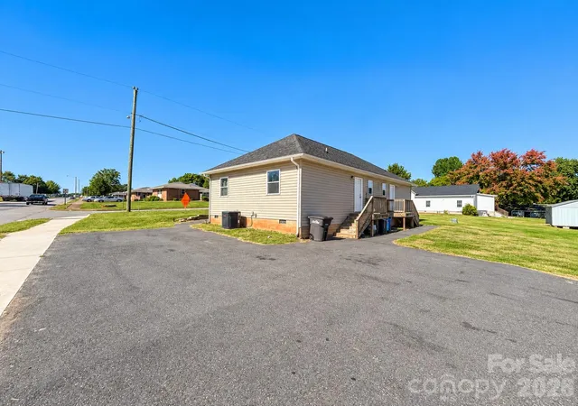 Photo 4 of House for sale at 1212, 1214 1216 1218 Alexander St, Statesville, NC 28677 | MLS# 4437691 | Listing updated on 2026-10-29