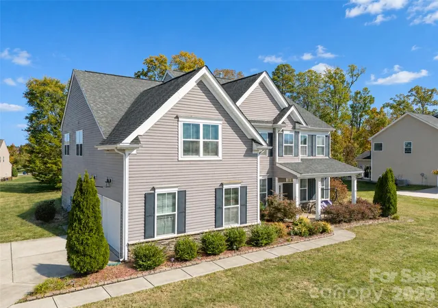 Photo 3 of Single family home for sale at 7199 Old Valley Way, Harrisburg, NC 28075 | MLS# 4437701 | Listing updated on 2026-10-29