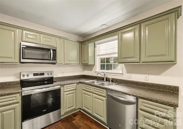 Photo 3 of Single family home for sale at 510 Roberts Ave, York, SC 29745 | MLS# 4437705 | Listing updated on 2026-10-26