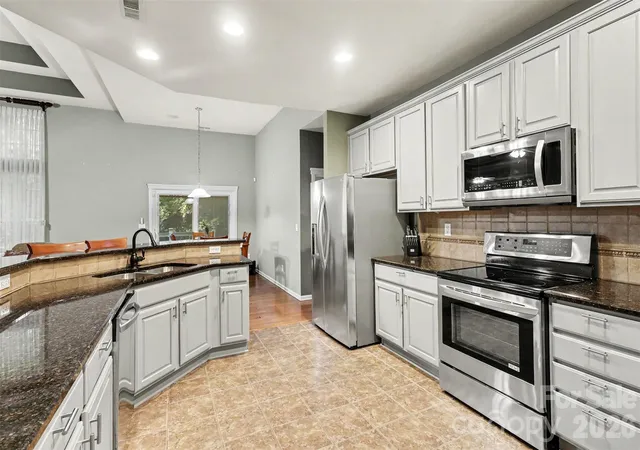 Photo 3 of Single family home for sale at 6332 Colonial Garden Dr, Huntersville, NC 28078 | MLS# 4437708 | Listing updated on 2026-10-29